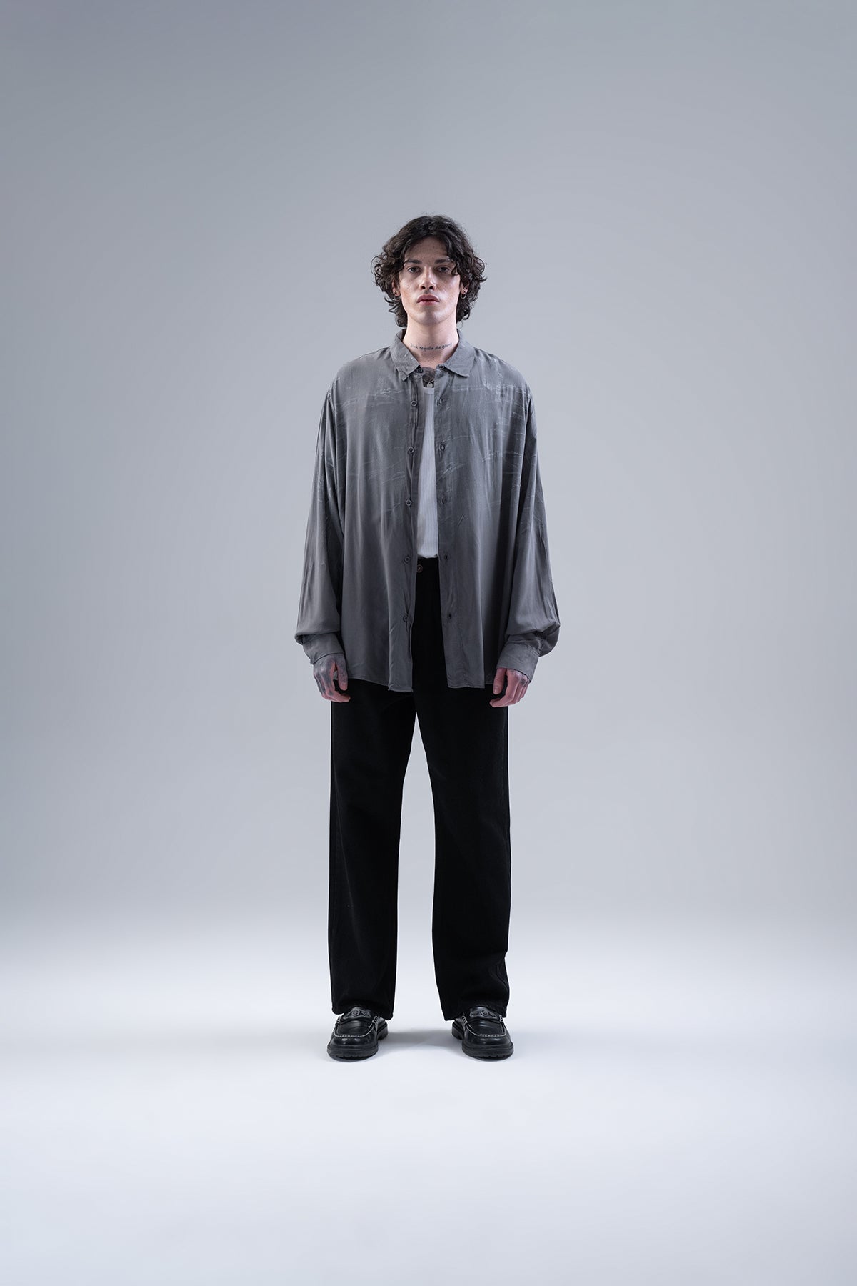 Oversize Sprey Detaylı Dökümlü Gömlek