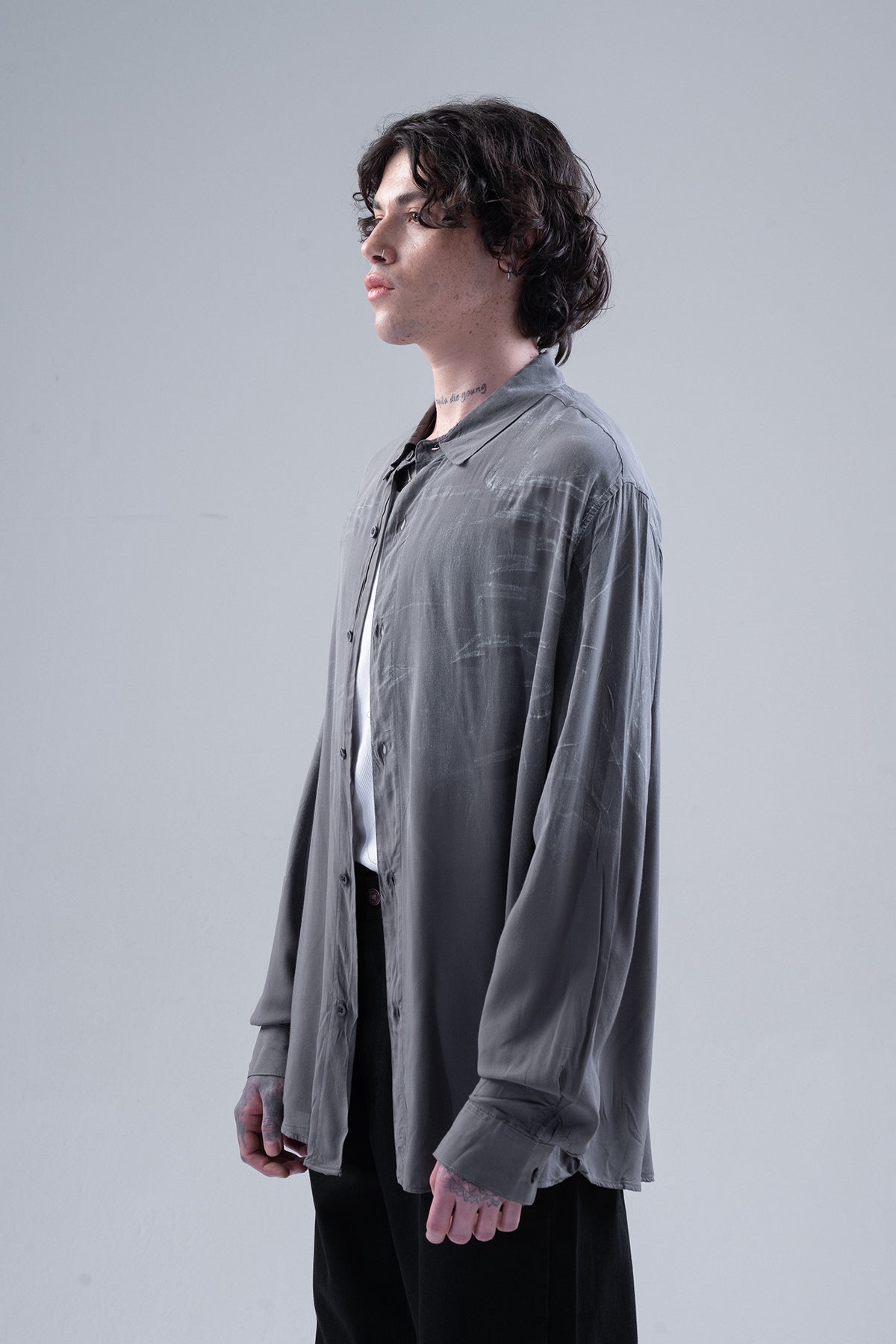 Oversize Sprey Detaylı Dökümlü Gömlek