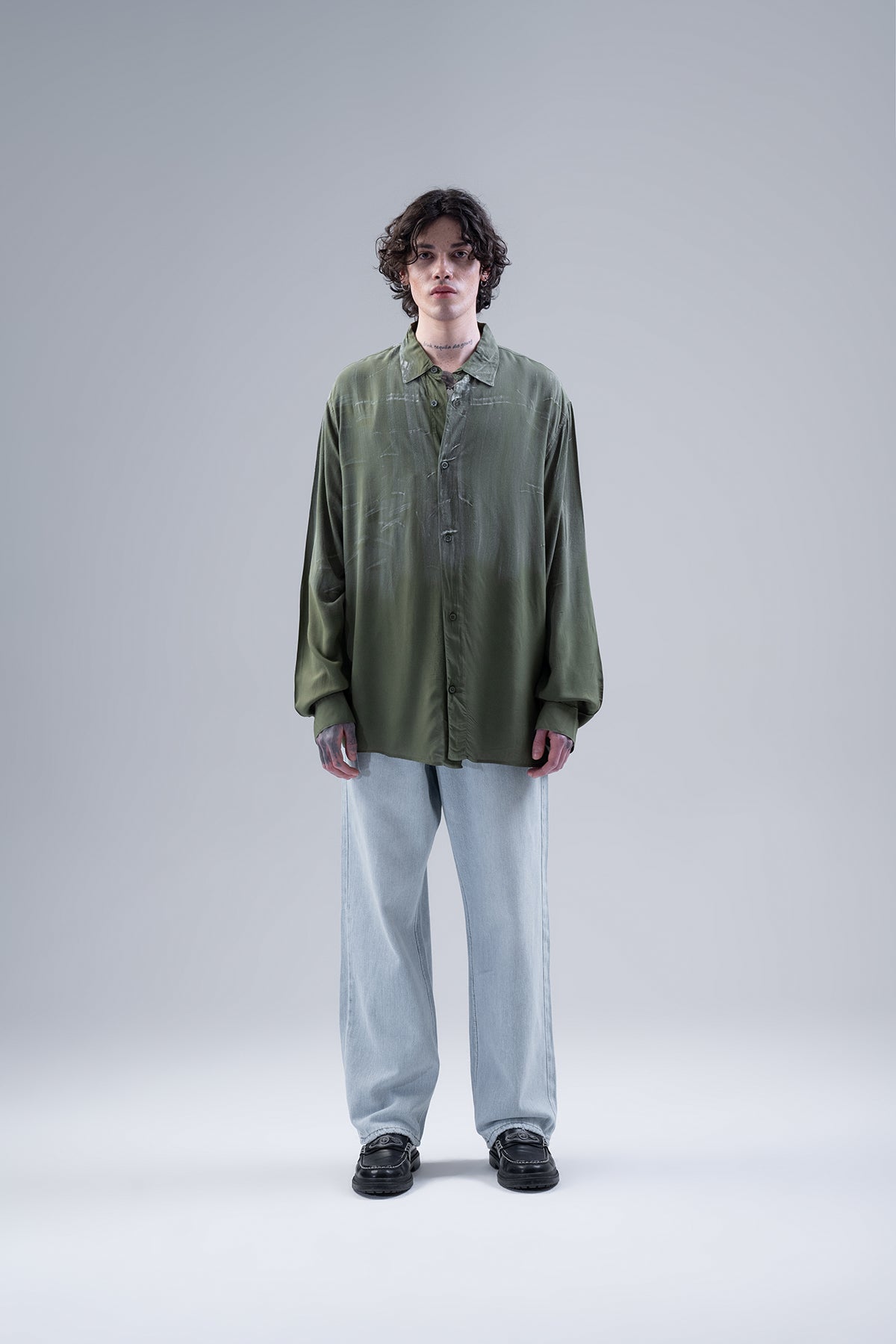 Oversize Sprey Detaylı Dökümlü Gömlek