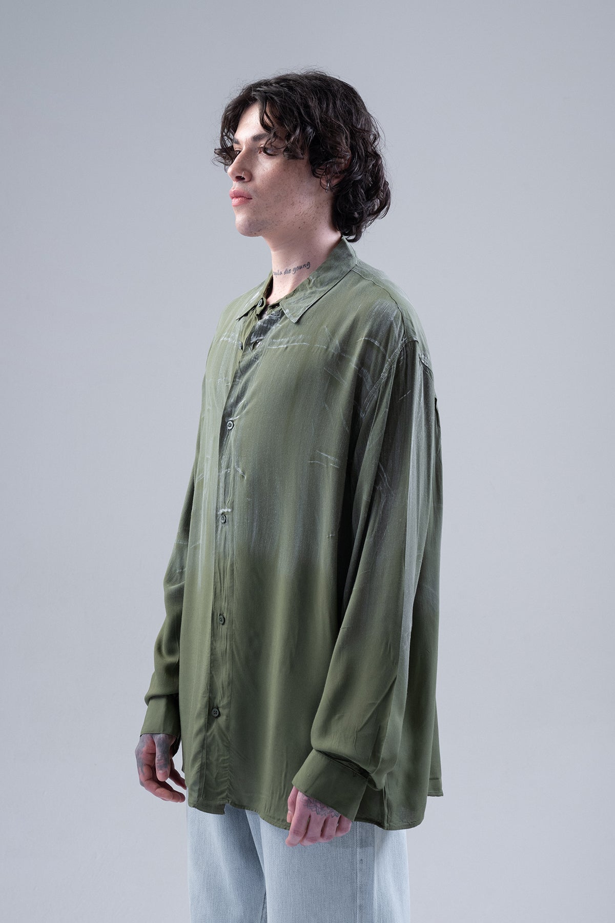 Oversize Sprey Detaylı Dökümlü Gömlek