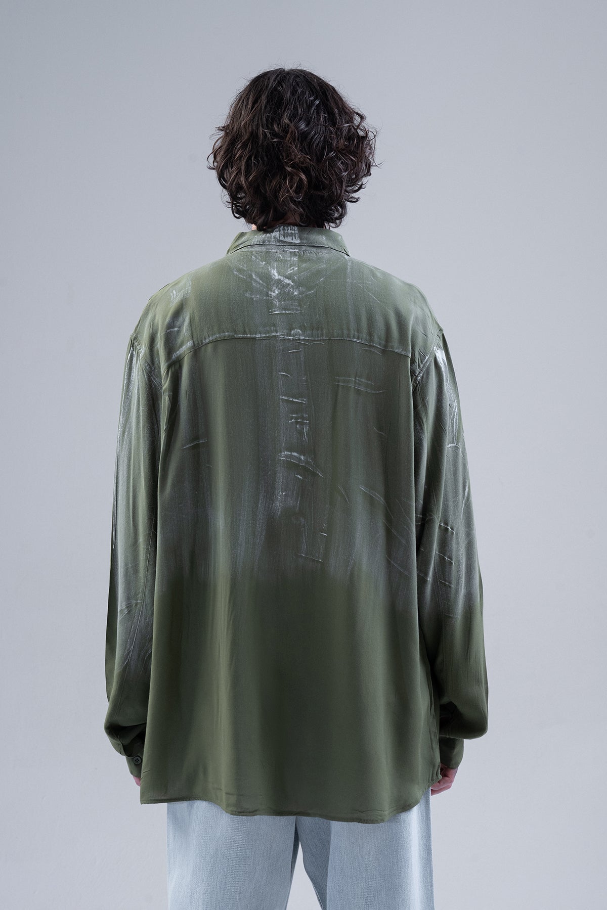 Oversize Sprey Detaylı Dökümlü Gömlek