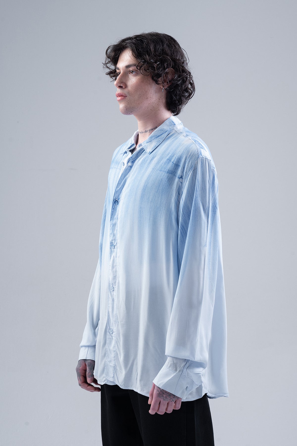 Oversize Sprey Detaylı Dökümlü Gömlek