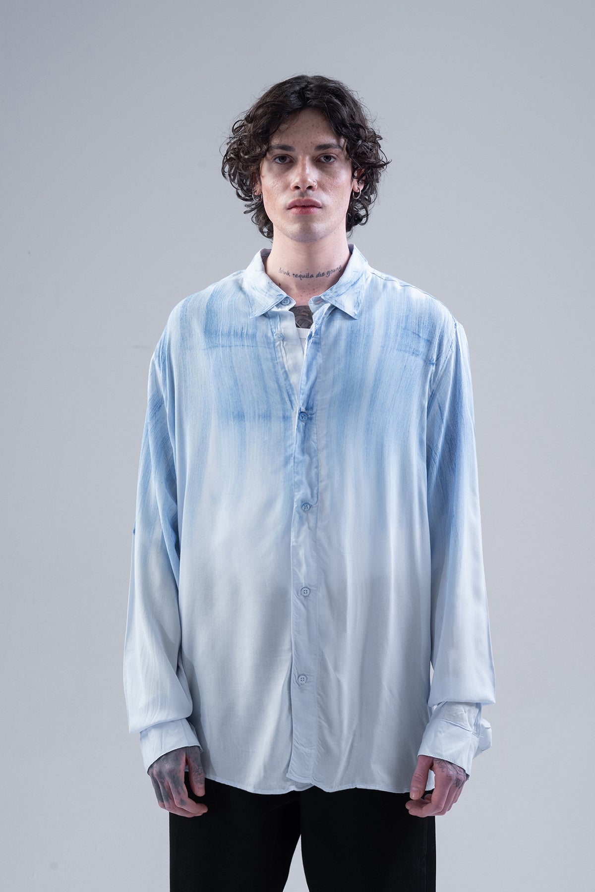 Oversize Sprey Detaylı Dökümlü Gömlek