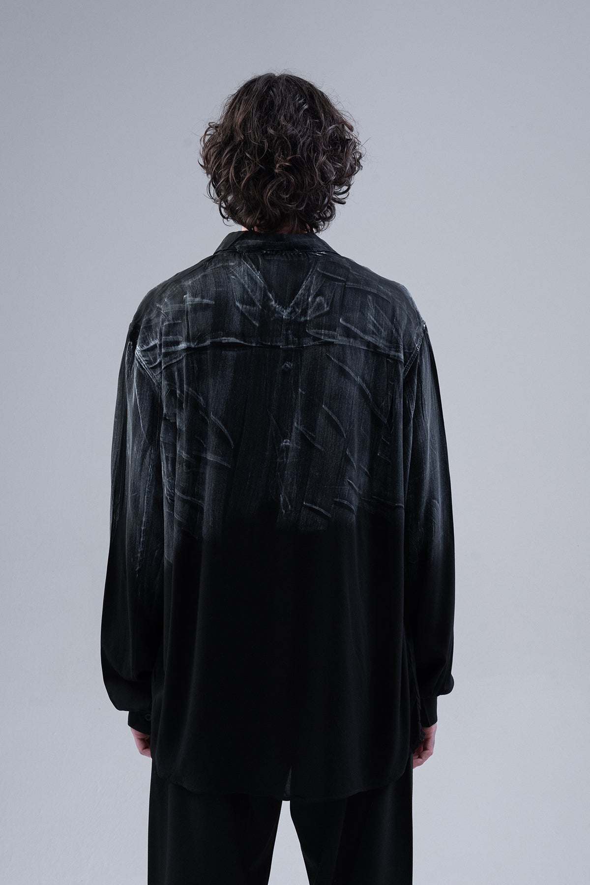 Oversize Sprey Detaylı Dökümlü Gömlek