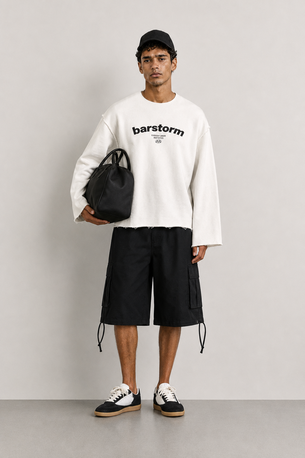 ÇİFT TARAF GİYİLEBİLİR BASKILI 
CROP SWEATSHİRT