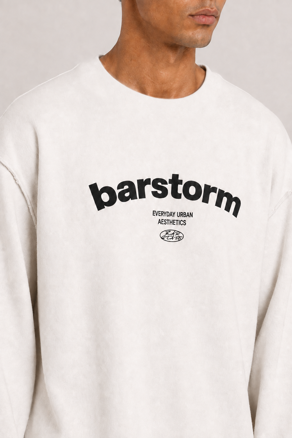 ÇİFT TARAF GİYİLEBİLİR BASKILI 
CROP SWEATSHİRT