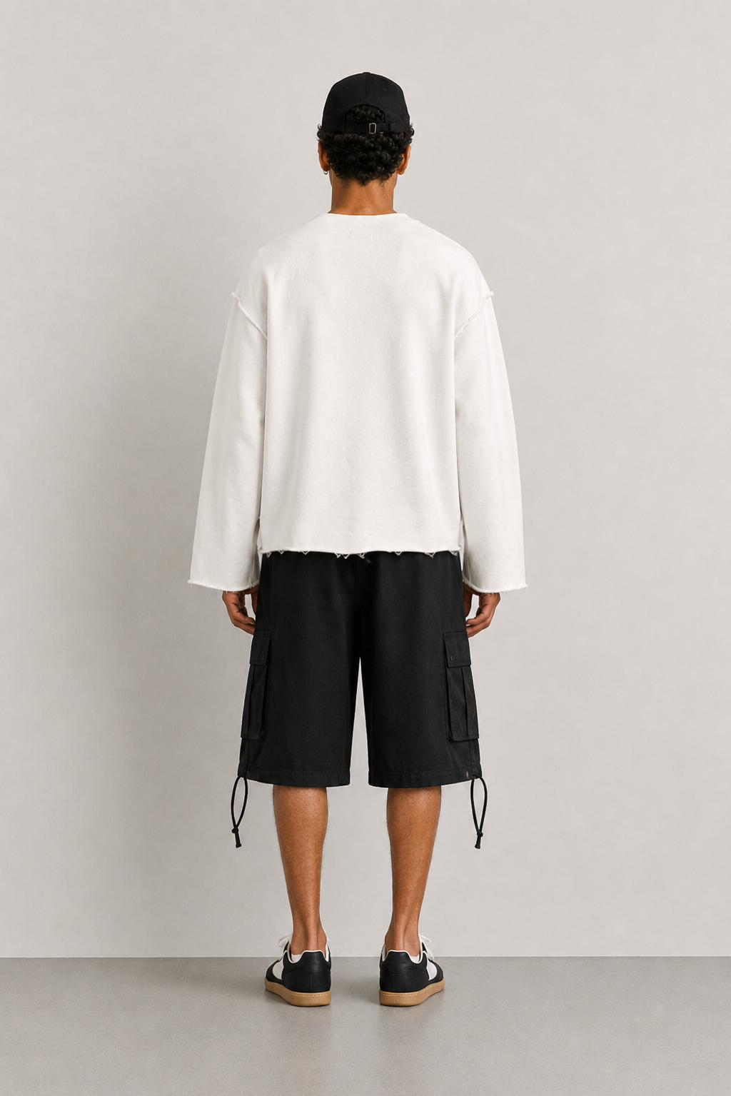ÇİFT TARAF GİYİLEBİLİR BASKILI 
CROP SWEATSHİRT