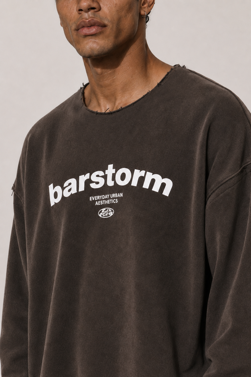 ÇİFT TARAF GİYİLEBİLİR BASKILI 
CROP SWEATSHİRT