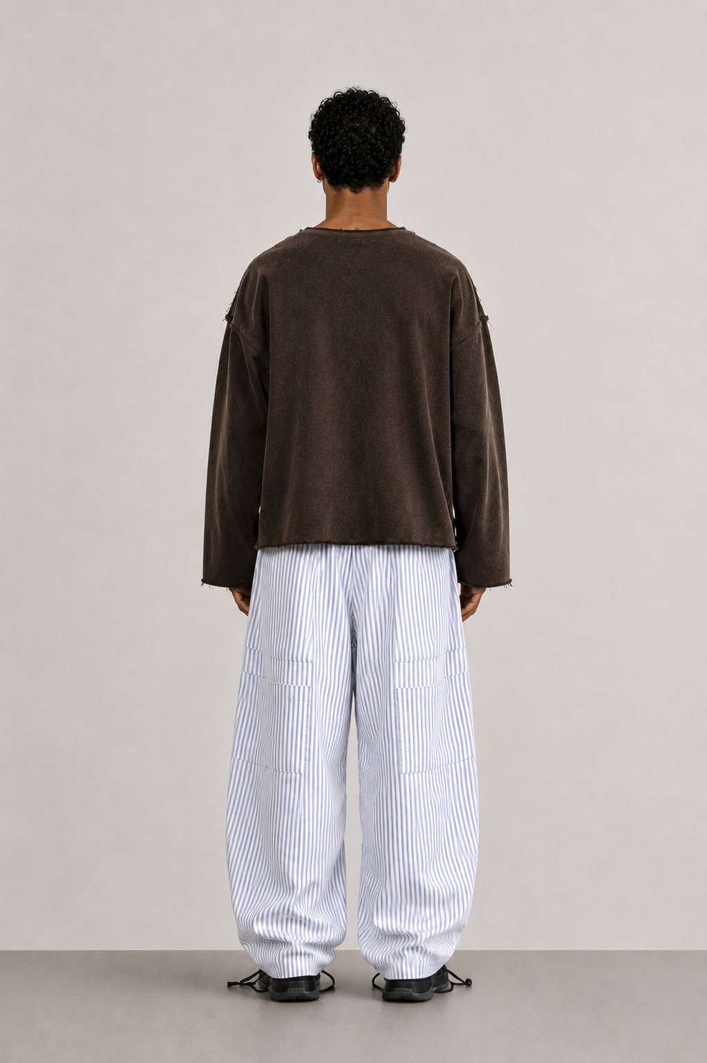 ÇİFT TARAF GİYİLEBİLİR BASKILI 
CROP SWEATSHİRT