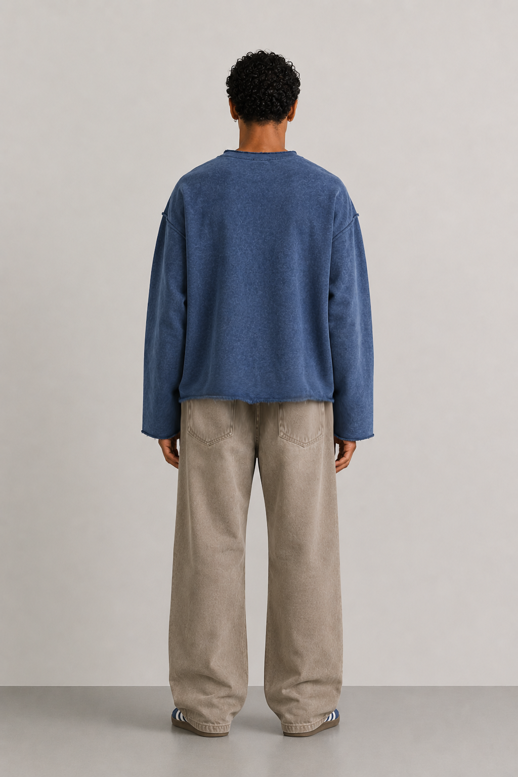 ÇİFT TARAF GİYİLEBİLİR BASKILI 
CROP SWEATSHİRT