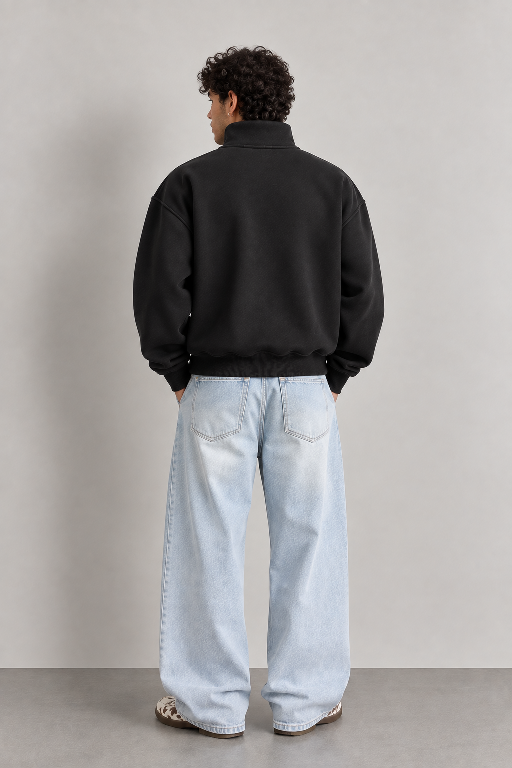 RELAXED FIT DİK YAKA FERMUARLI
SWEATSHİRT